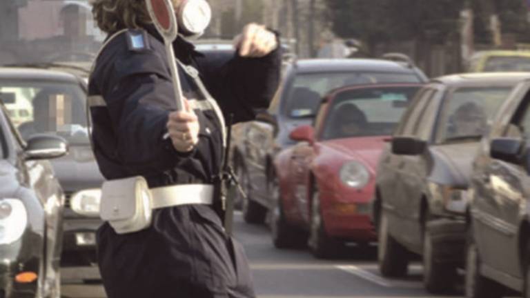 Emergenza smog: slitta lo stop agli Euro 4 ma più controlli Emergenza smog: slitta lo stop agli Euro 4 ma più controlli