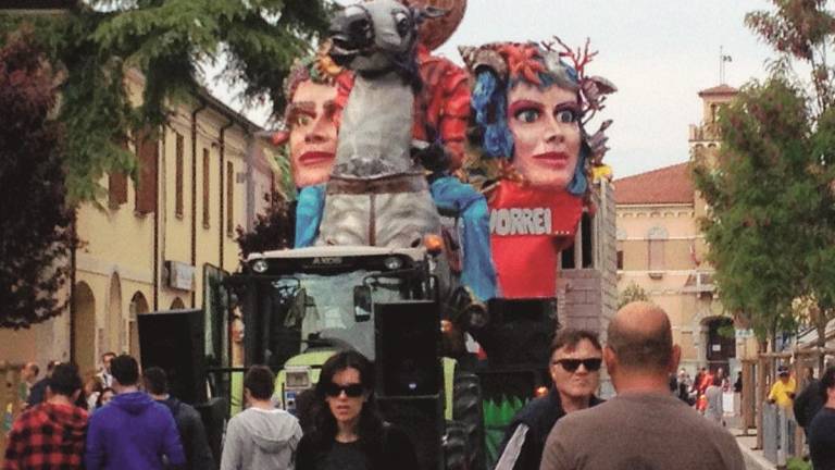 Battuto il maltempo: iniziato il carnevale Battuto il maltempo: iniziato il carnevale