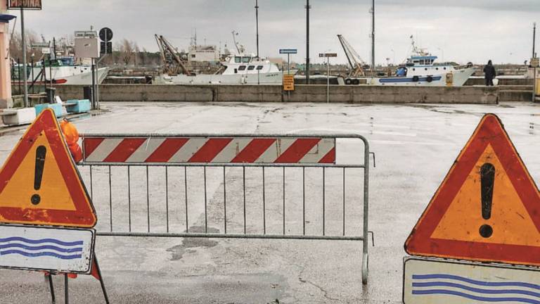 Pioggia torrenziale, Marina allagata Pioggia torrenziale, Marina allagata
