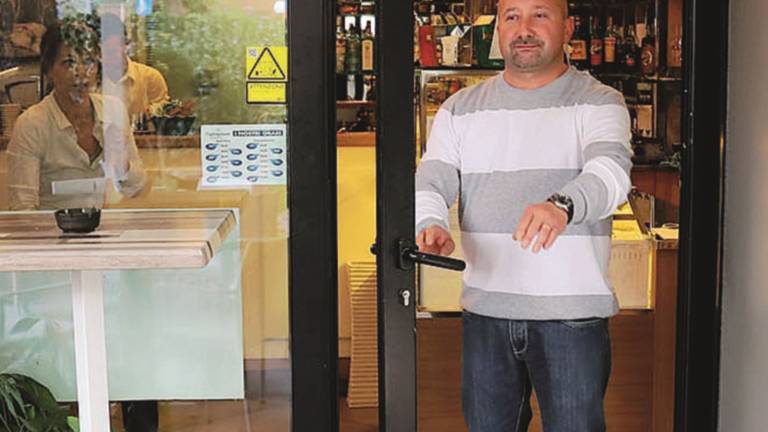 Ennesima spaccata al Sunrise Caffè, terzo colpo in pochi mesi Ennesima spaccata al Sunrise Caffè, terzo colpo in pochi mesi