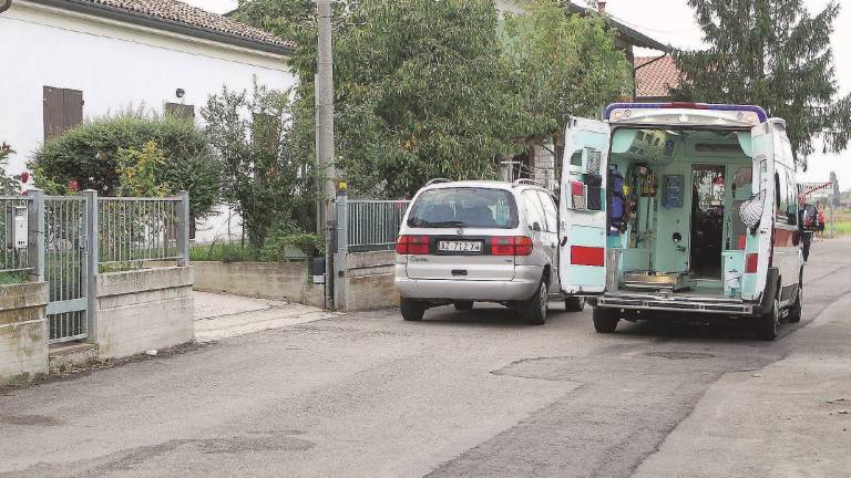 Trafitto all'addome dal palo di una rete Trafitto all'addome dal palo di una rete