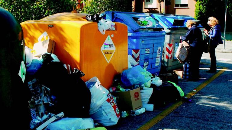Caos rifiuti, arrivano gli avvisi di garanzia Caos rifiuti, arrivano gli avvisi di garanzia