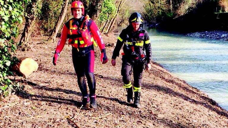 Scivola su un masso e muore nel fiume Scivola su un masso e muore nel fiume