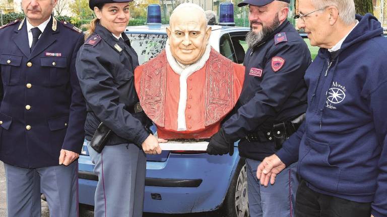 Ricomparso il busto del Papa Ricomparso il busto del Papa