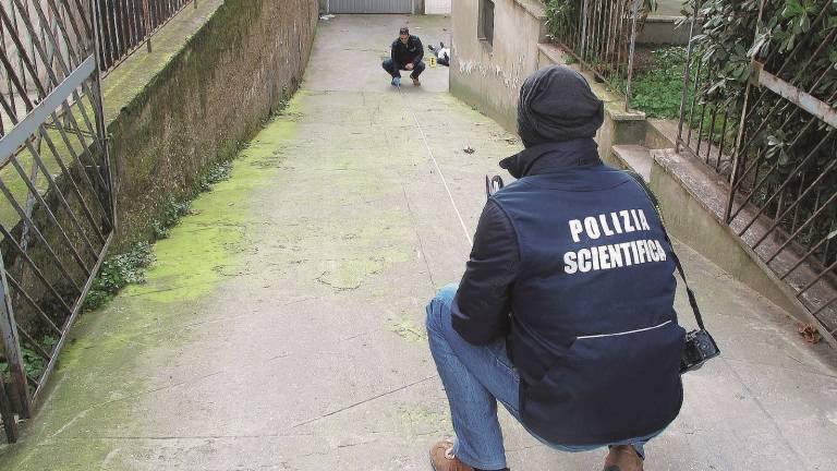 Volo mortale dalla finestra di un albergo Volo mortale dalla finestra di un albergo