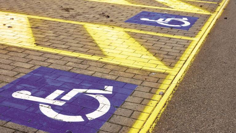 Rimini. Sempre più incivili sostano negli spazi per i disabili Rimini. Sempre più incivili sostano negli spazi per i disabili