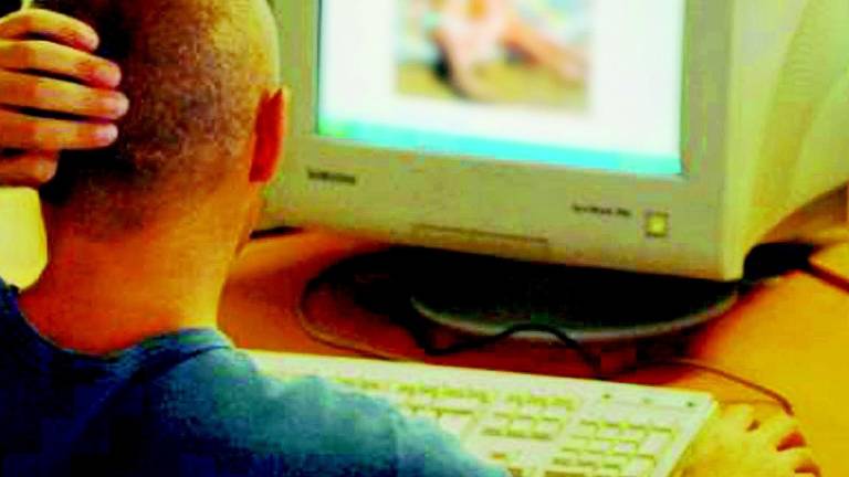 Immagini hard proibite, arrestato Immagini hard proibite, arrestato
