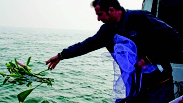 Funerali sull'acqua per i quattro dispersi Funerali sull'acqua per i quattro dispersi