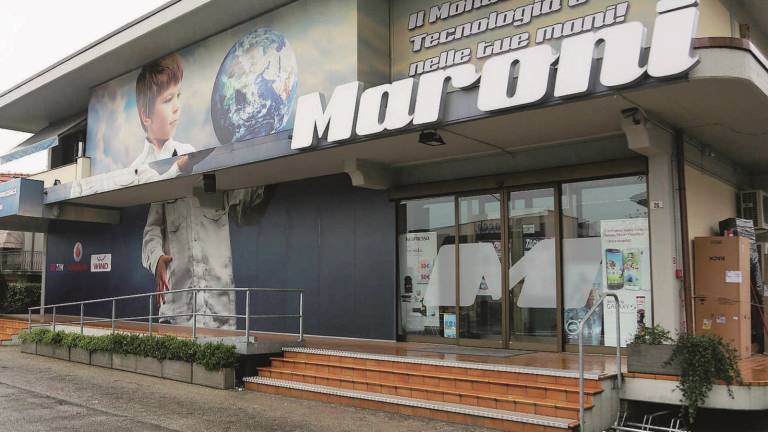 Colpo lampo alla Maroni Group Colpo lampo alla Maroni Group
