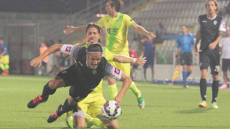 Il Cesena pareggia con il Rayo Vallecano Il Cesena pareggia con il Rayo Vallecano