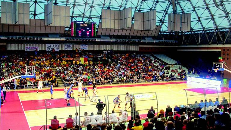 Il Comune cambia rotta e studia un nuovo palasport Il Comune cambia rotta e studia un nuovo palasport