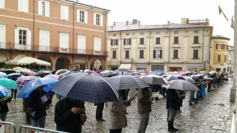 Circa 250 sentinelle sotto la pioggia Circa 250 sentinelle sotto la pioggia