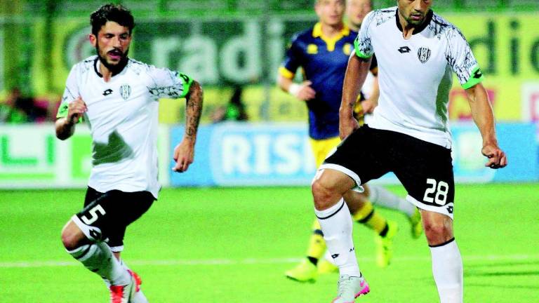 Il Cesena ribalta l'ex Bisoli nel finale Il Cesena ribalta l'ex Bisoli nel finale