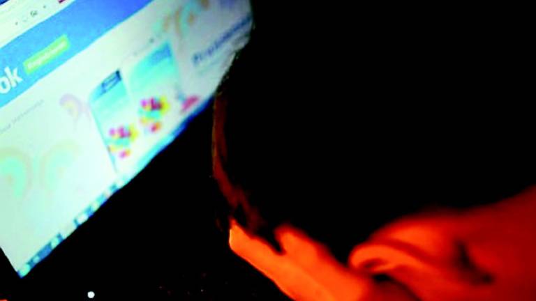Si incide la pelle e posta la foto, 14enne vittima del blue whale Si incide la pelle e posta la foto, 14enne vittima del blue whale