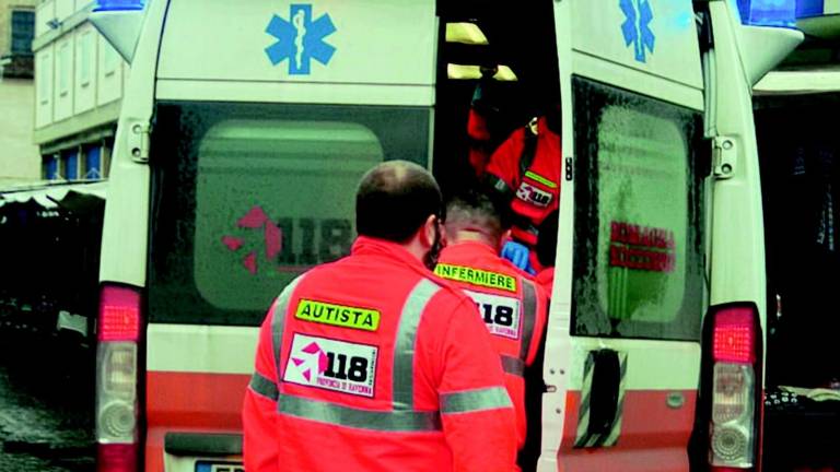Ubriaco centra in pieno uno spazzino: è gravissimo Ubriaco centra in pieno uno spazzino: è gravissimo
