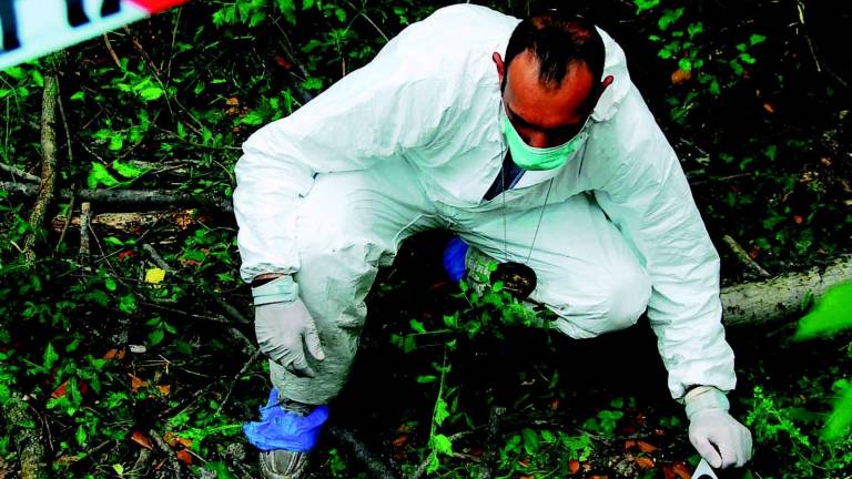 Pastore ucciso, traditi dai biglietti aerei Pastore ucciso, traditi dai biglietti aerei
