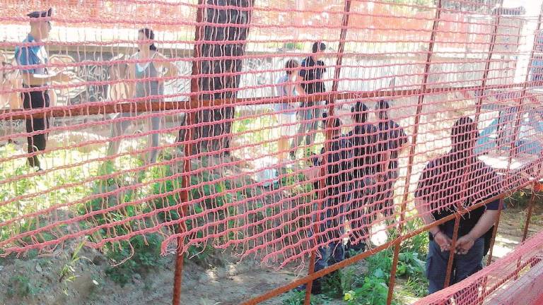 Trc: volano insulti e uova, cantiere subito fermato Trc: volano insulti e uova, cantiere subito fermato