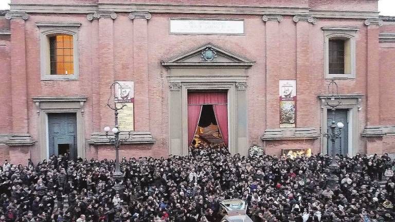 Duomo gremito per l'ultimo saluto a Pietro Venieri Duomo gremito per l'ultimo saluto a Pietro Venieri