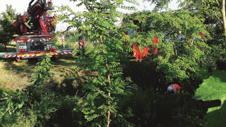 Schiacciato dal trattore, muore 43enne Schiacciato dal trattore, muore 43enne