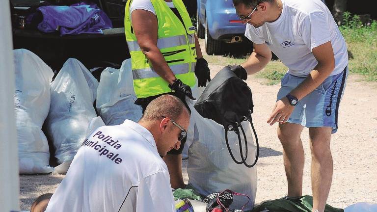 Abusivismo commerciale, multato il secondo turista Abusivismo commerciale, multato il secondo turista