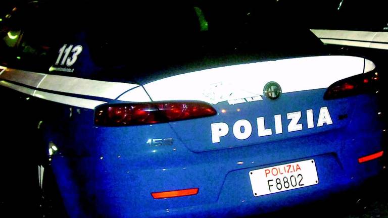 Ravenna, non gli rinnovano il permesso di soggiorno e sale sul tetto della chiesa Ravenna, non gli rinnovano il permesso di soggiorno e sale sul tetto della chiesa