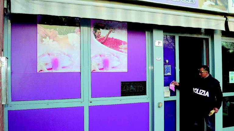 Massaggi a luci rosse, arrestata 37enne Massaggi a luci rosse, arrestata 37enne