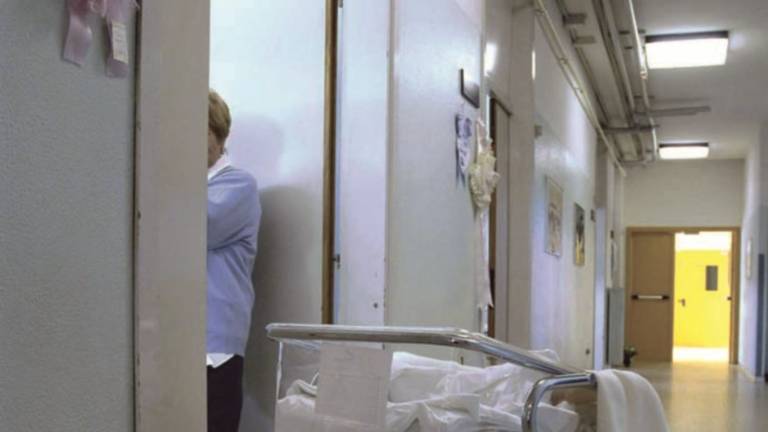 Tenta di rubare in ospedale a Forlì ai danni di una neo mamma, arrestato Tenta di rubare in ospedale a Forlì ai danni di una neo mamma, arrestato