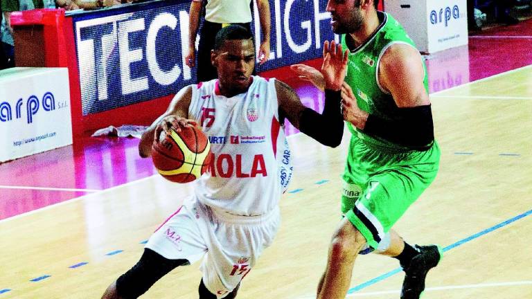 Siena vince 85-64 porta Imola alla bella del Ruggi Siena vince 85-64 porta Imola alla bella del Ruggi
