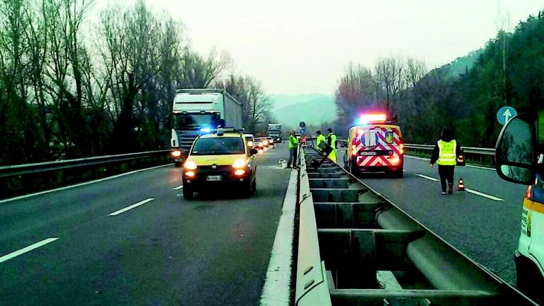 E45, ex preside si schianta sullo spartitraffico E45, ex preside si schianta sullo spartitraffico
