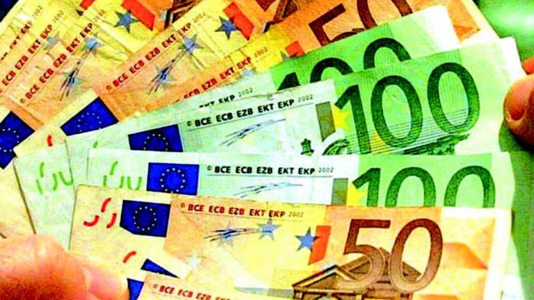 Tartassare gli italiani e inchinarsi ai paperoni Tartassare gli italiani e inchinarsi ai paperoni