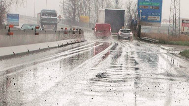 Ancora buche per la pioggia, al via gli interventi Ancora buche per la pioggia, al via gli interventi