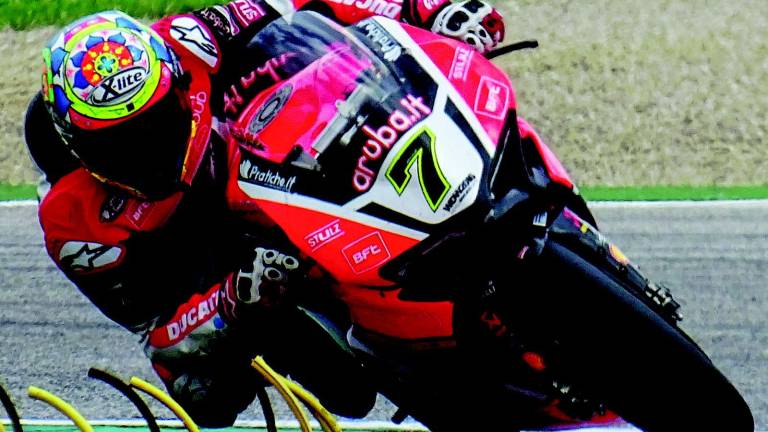 Davies vince gara 1 a Imola Davies vince gara 1 a Imola