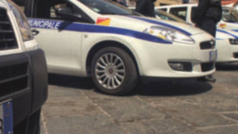 Vive alle case popolari ma ha la Porsche Vive alle case popolari ma ha la Porsche