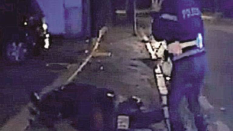 Il cadavere mostrato in diretta su Facebook Il cadavere mostrato in diretta su Facebook