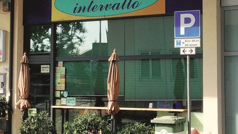 Ladri al bar tabacchi Intervallo Ladri al bar tabacchi Intervallo