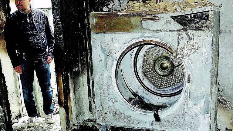 Incendio in un hotel a Riccione: albergatore salva l'anziana madre Incendio in un hotel a Riccione: albergatore salva l'anziana madre