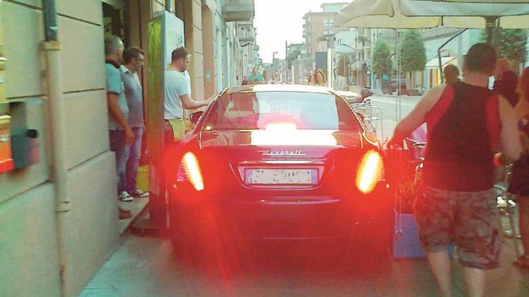 Maserati semina il panico in centro Maserati semina il panico in centro