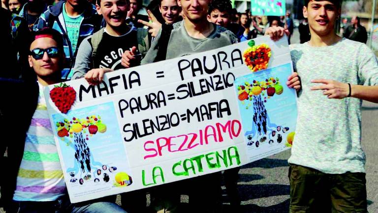 Affari sporchi di 16 clan Affari sporchi di 16 clan