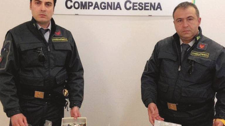 Griffe fasulle: denunciati in tre Griffe fasulle: denunciati in tre