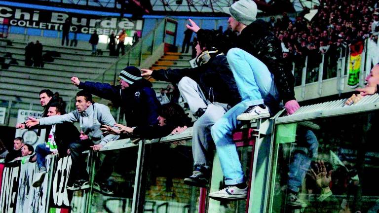 Due tifosi del Cesena feriti a Cagliari Due tifosi del Cesena feriti a Cagliari