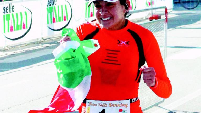 Nella corsa massacrante una donna mette in fila tutti gli uomini Nella corsa massacrante una donna mette in fila tutti gli uomini