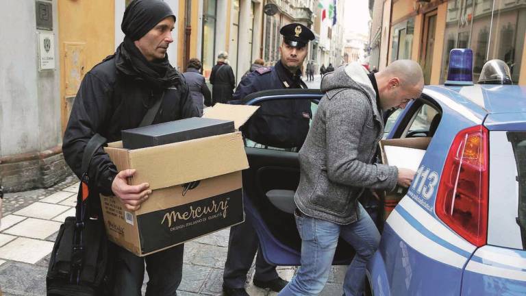 Conclusa la perquisizione nella sede del Cesena Conclusa la perquisizione nella sede del Cesena