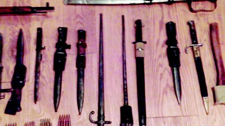 Un arsenale in casa: arrestato albergatore Un arsenale in casa: arrestato albergatore
