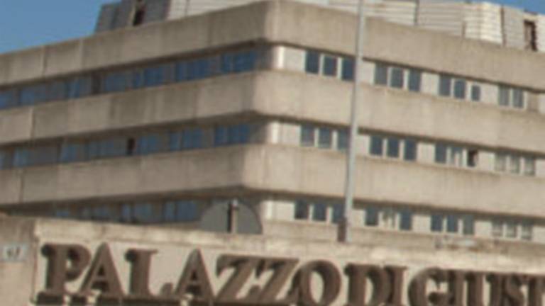 «Mi hai tradita»: uomo accusato dall'ex moglie di sottrazione del figlio «Mi hai tradita»: uomo accusato dall'ex moglie di sottrazione del figlio