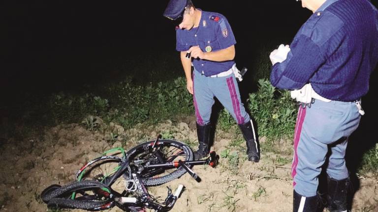 Scontro con una moto, muore ciclista Scontro con una moto, muore ciclista