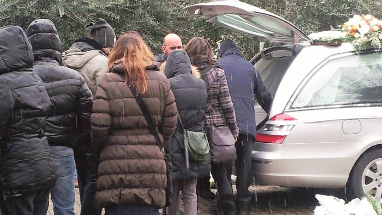 Il gip: «S'indaghi ancora sulla morte della piccola Ester» Il gip: «S'indaghi ancora sulla morte della piccola Ester»