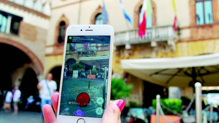 Fermati nella notte dai carabinieri «Non siamo ladri, cerchiamo Pokemon» Fermati nella notte dai carabinieri «Non siamo ladri, cerchiamo Pokemon»