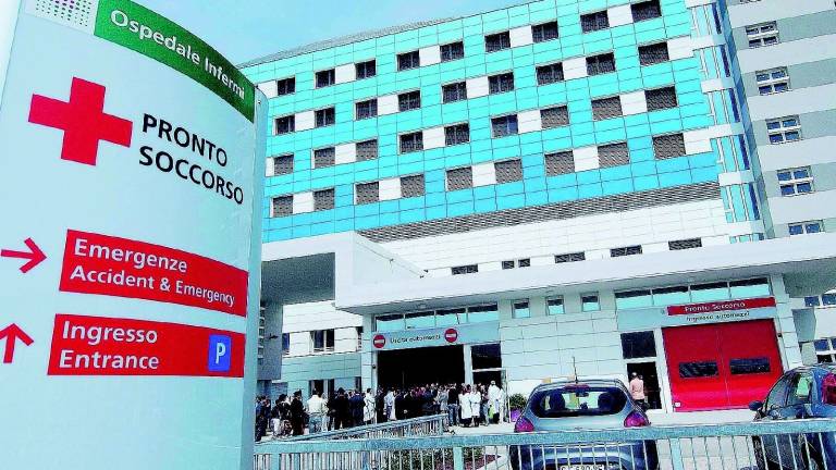 Bimbo di 4 anni e mezzo indossa il costume di carnevale e finisce in pronto soccorso con una forte allergia Bimbo di 4 anni e mezzo indossa il costume di carnevale e finisce in pronto soccorso con una forte allergia