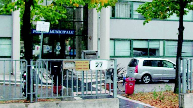 Spariscono i soldi dopo la perquisizione: indagati tre agenti della municipale Spariscono i soldi dopo la perquisizione: indagati tre agenti della municipale