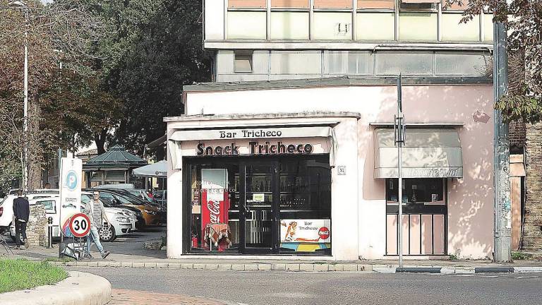 Dopo 37 anni il bar Tricheco va demolito Dopo 37 anni il bar Tricheco va demolito